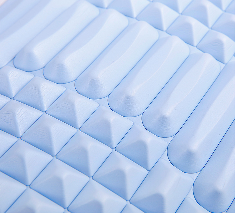 Détail du coussin lombaire bleu montrant sa texture