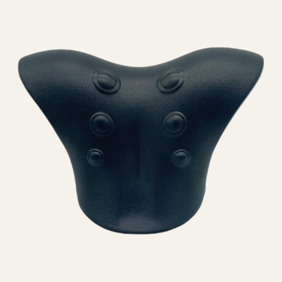 Coussin cervical ergonomique en utilisation pour détente de la nuque et soutien optimal