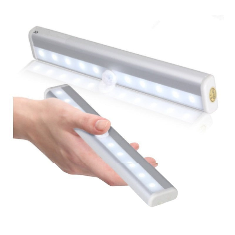 Reprogrammer Boutique Lampe LED à détection de mouvement, aluminium et PVC, blanc froid ou chaud, pour couloirs et escaliers.