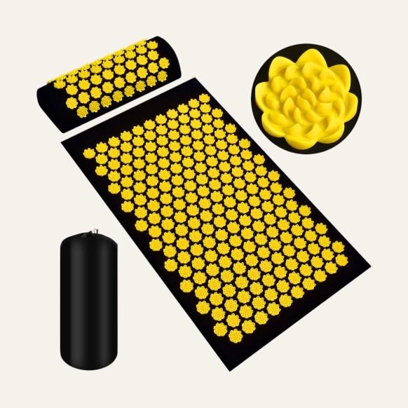 Tapis d’acupression avec oreiller ergonomique en couleur noir et jaune – alternative pour relaxation et récupération